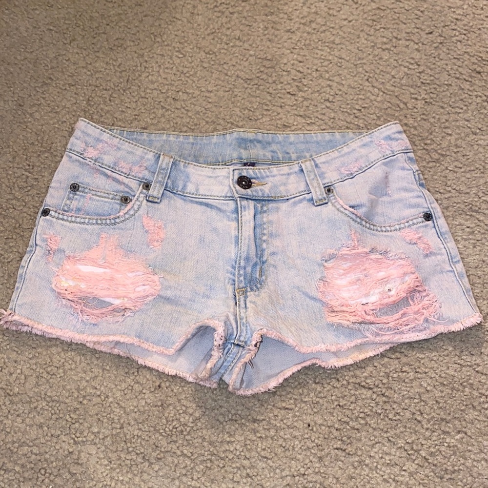 Pink distressed jeans shorts